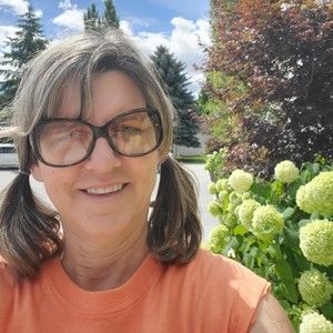 Meet your Posher, Loralee